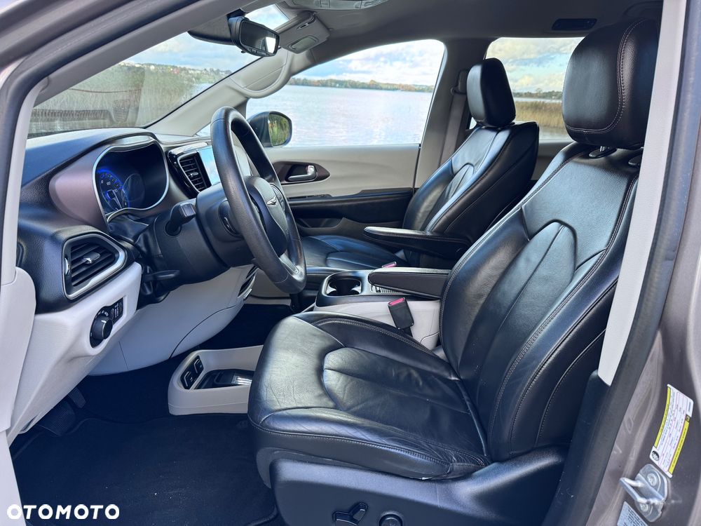 Chrysler Pacifica - 20