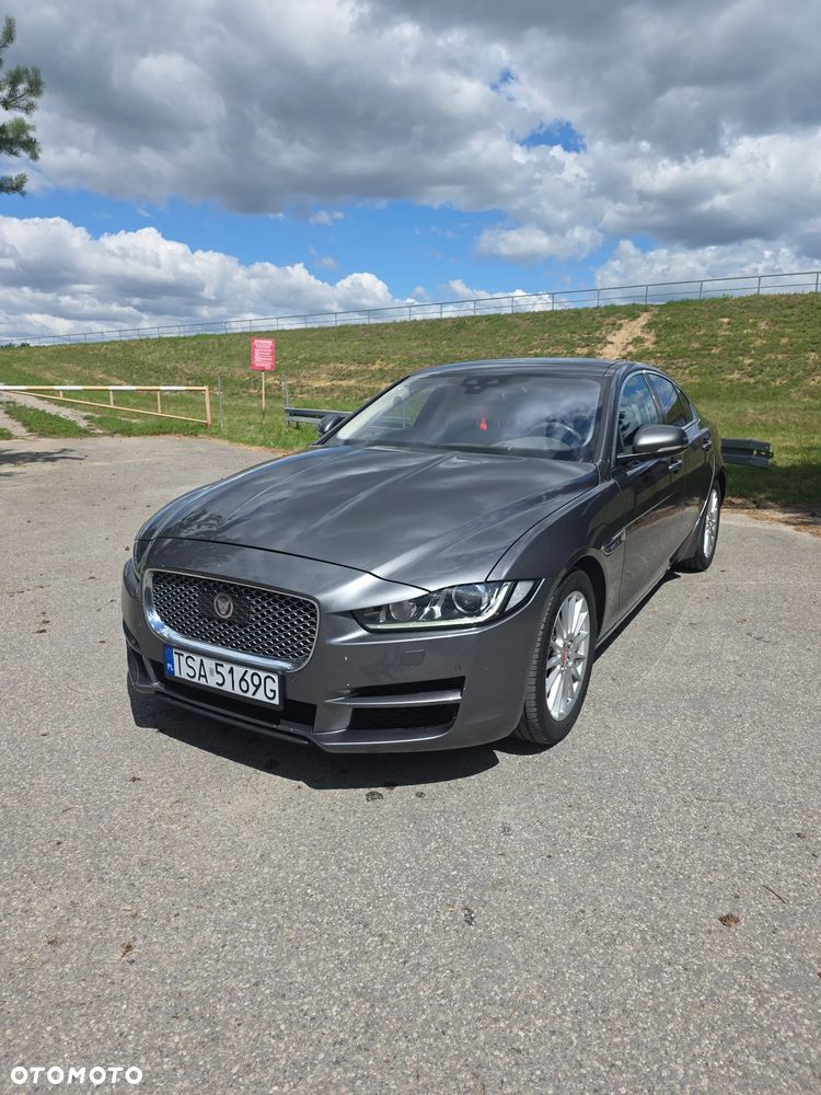 Jaguar XE E-Performance Prestige - 2
