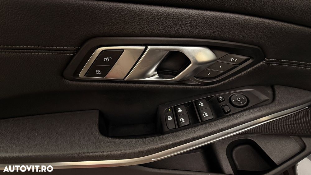 BMW Seria 3 330i AT - 22