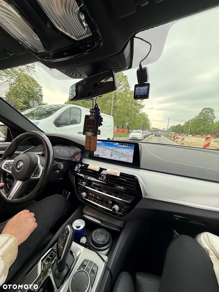 BMW Seria 5 518d - 23