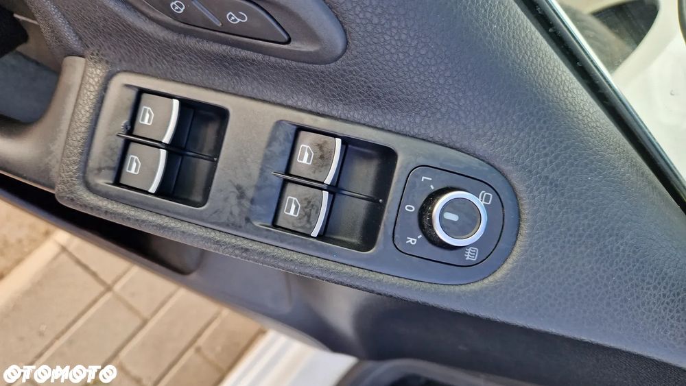 Volkswagen Golf 2.0 TDI Goal - 16