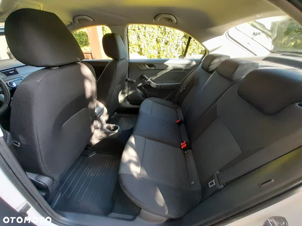 Skoda RAPID 1.2 TSI Active - 22