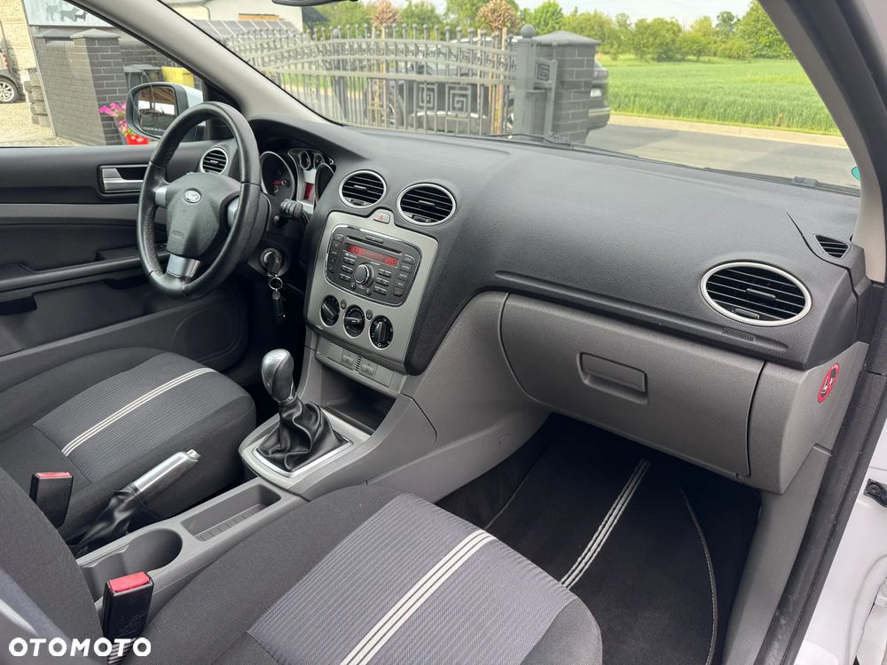 Ford Focus 1.6 16V Style - 15