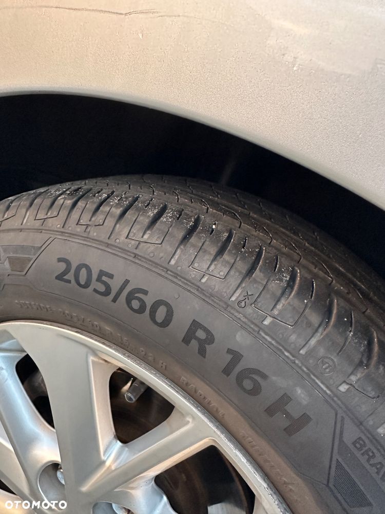 Toyota Auris 2014 photo 3