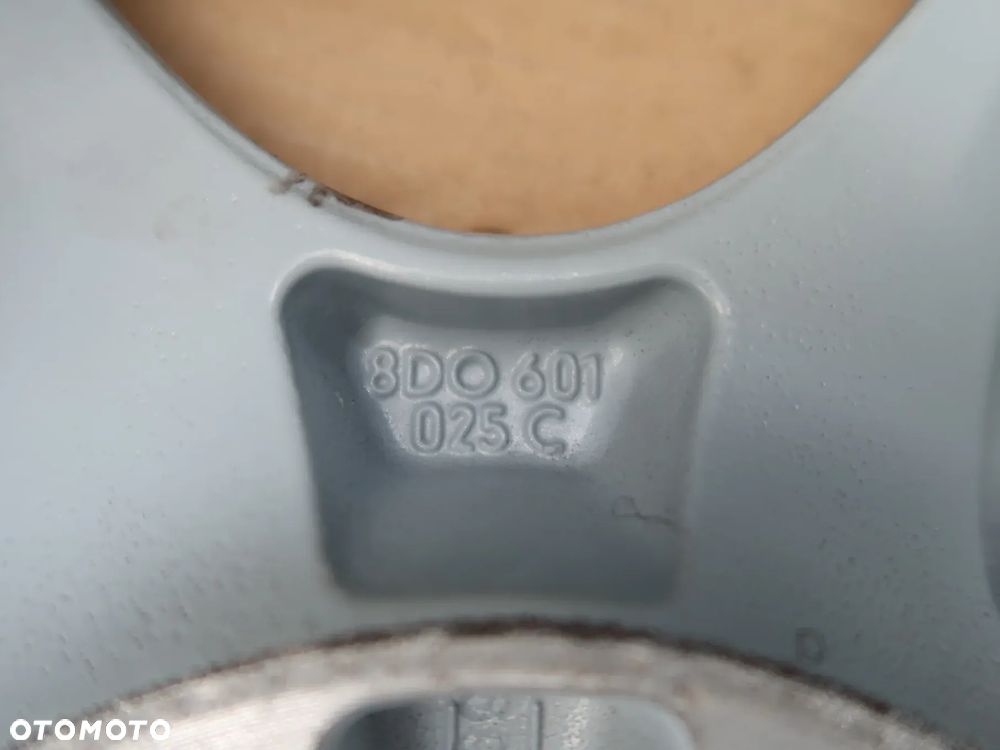 z4 Felga Audi 8D0601025C 7x16et45 - 3