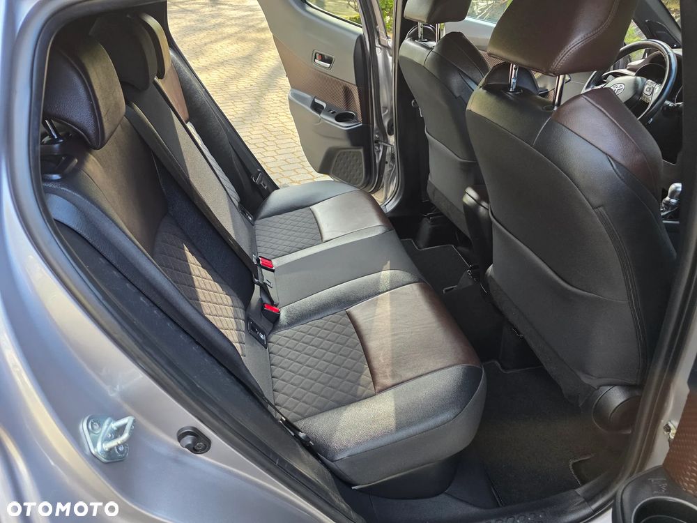 Toyota C-HR 1.8 Hybrid Neon Lime powered by JBL - 17