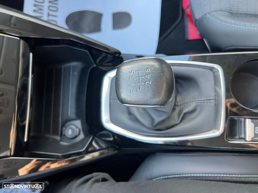 Peugeot 208 1.2 PureTech Allure - 33