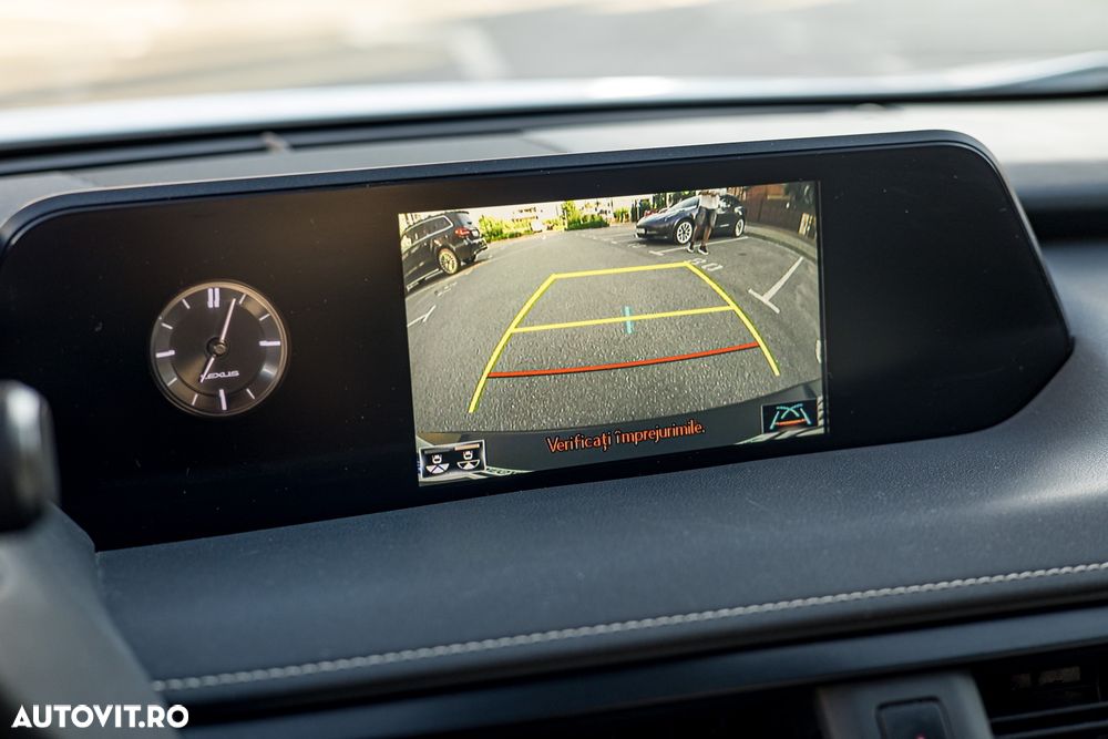 Lexus UX 200 FWD Business - 31