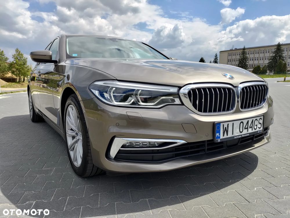 BMW Seria 5 530i xDrive Luxury Line