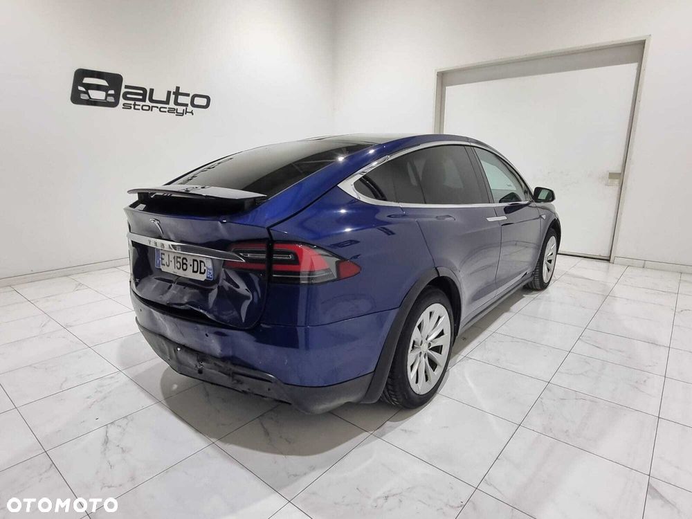 Tesla Model X - 5