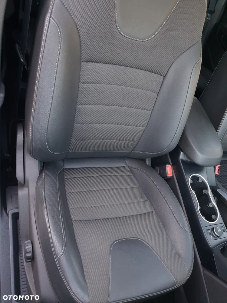 Ford Kuga 2.0 TDCi 4x4 Titanium - 33