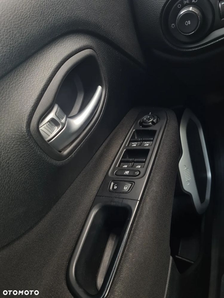 Jeep Renegade 1.6 E-TorQ Sport FWD - 12