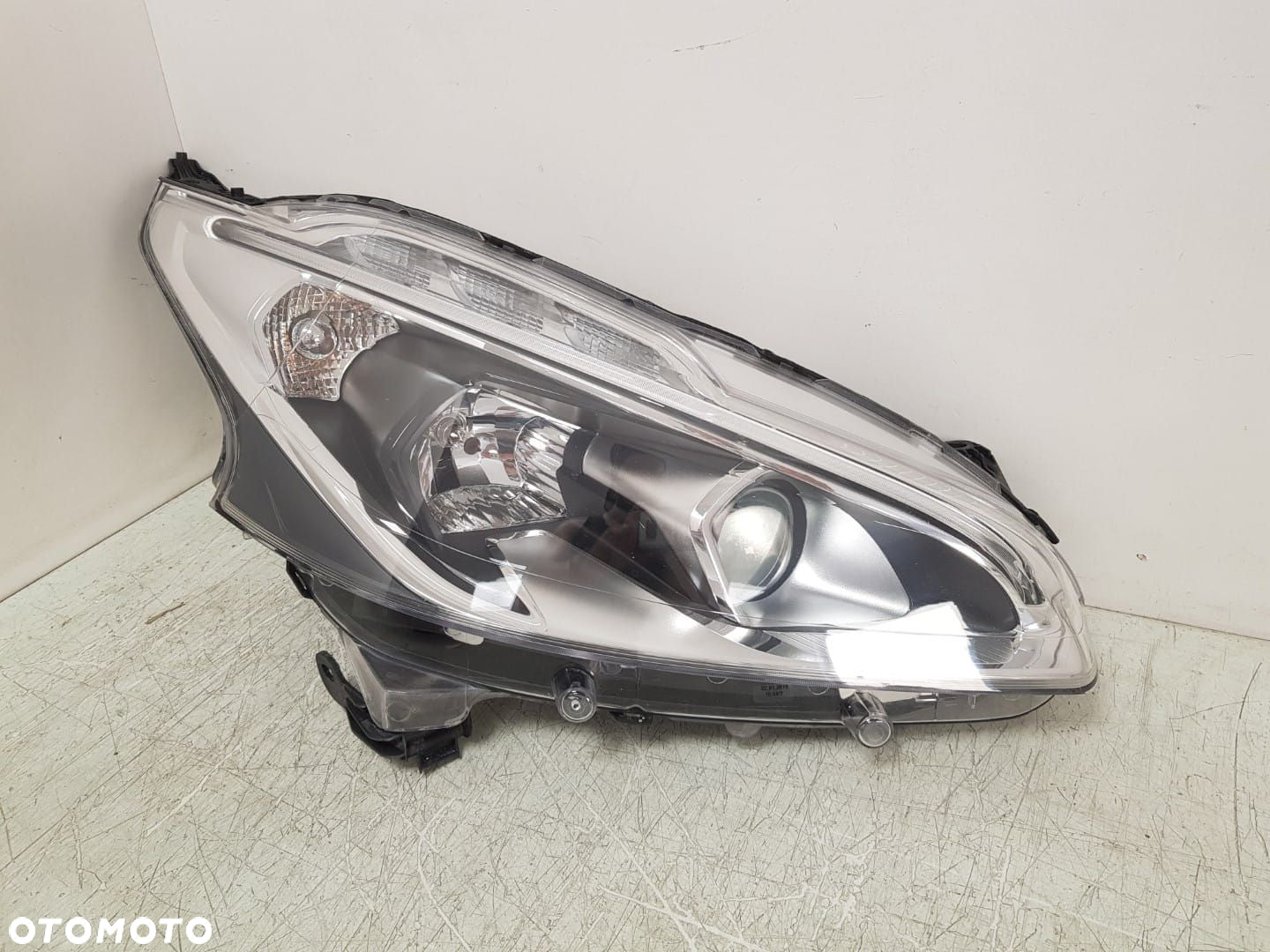 PEUGEOT 208 LIFT LED LAMPA PRAWA PRZEDNIA PRZÓD EUROPA ORYGINAŁ 9822690180 - 2