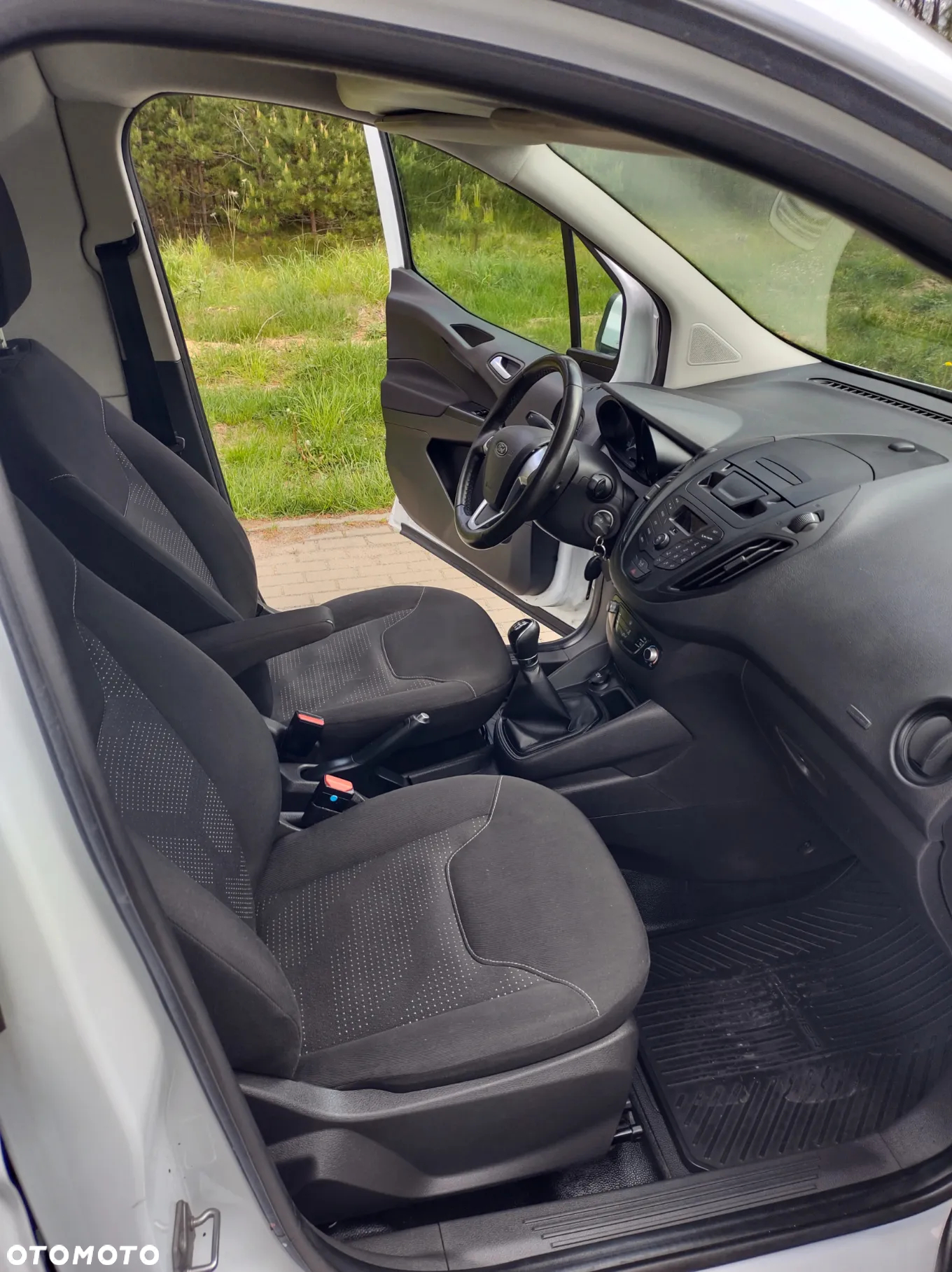 Ford Transit Courier - 6