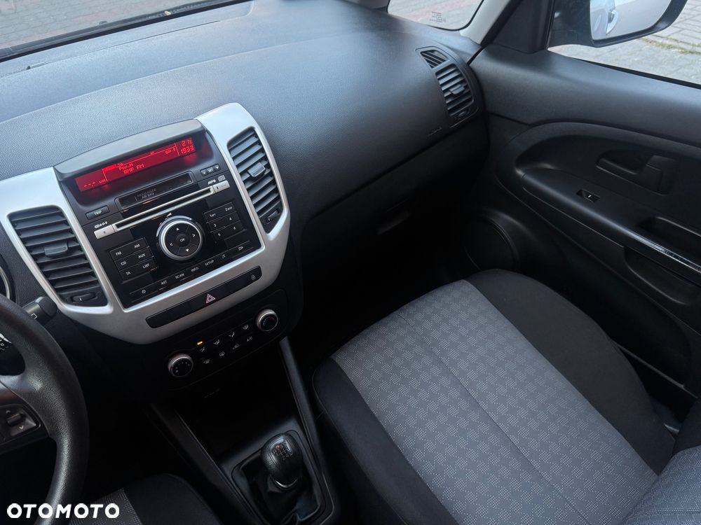 Kia Venga 1.6 L - 5