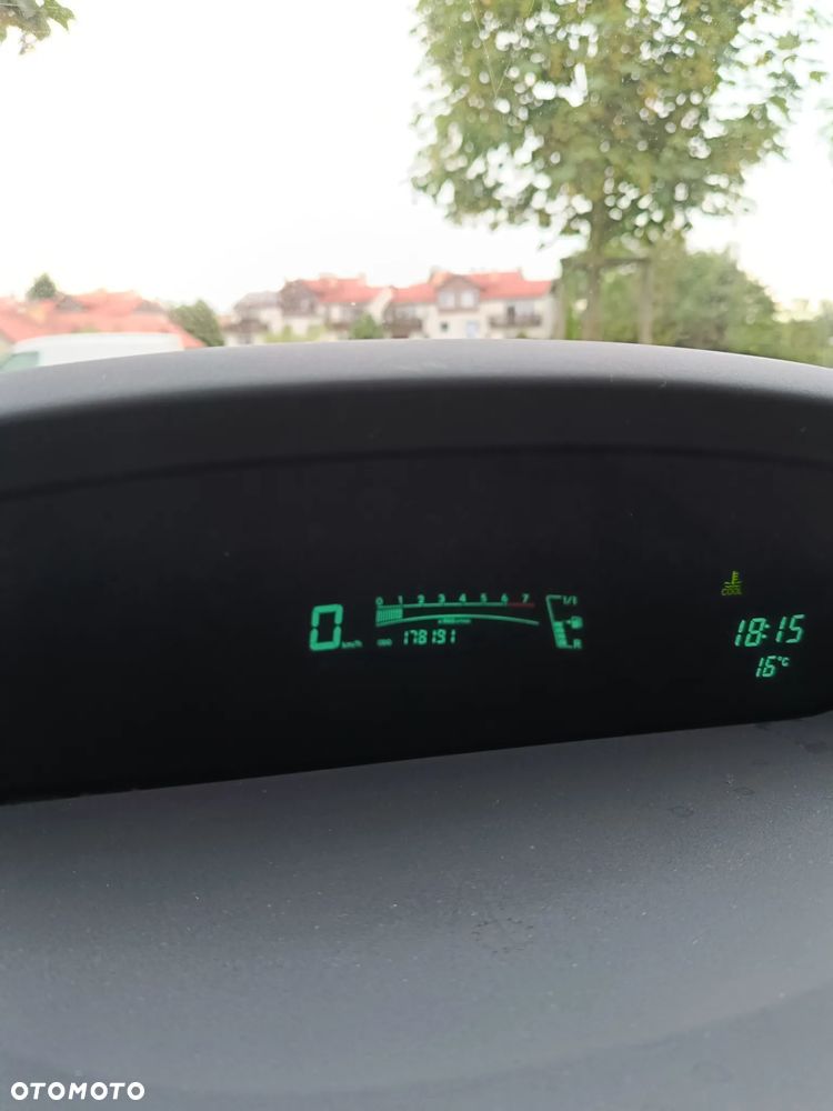 Toyota Yaris 1.0 Terra - 12