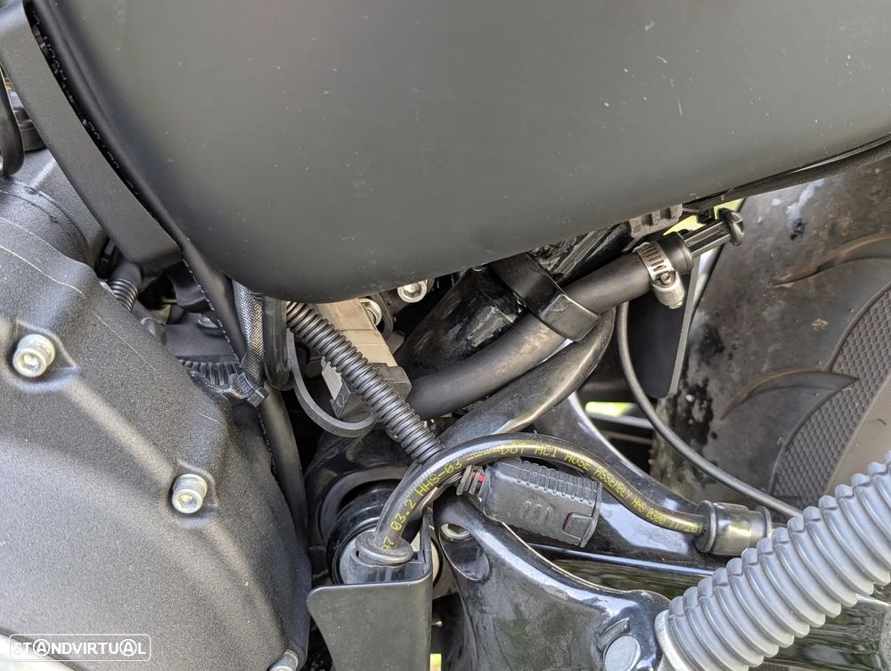 Harley-Davidson 883 - 9