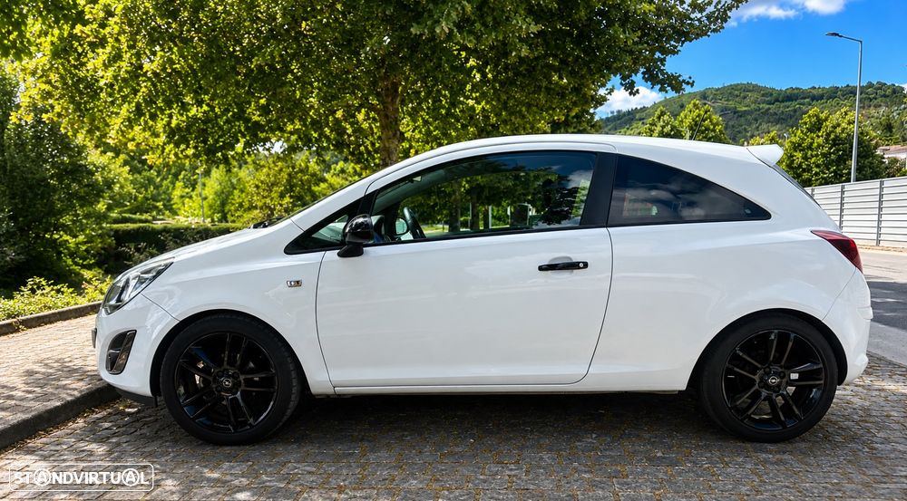 Opel Corsa 1.2 Black Edition - 4