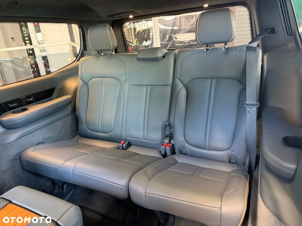 Jeep Grand Wagoneer - 10