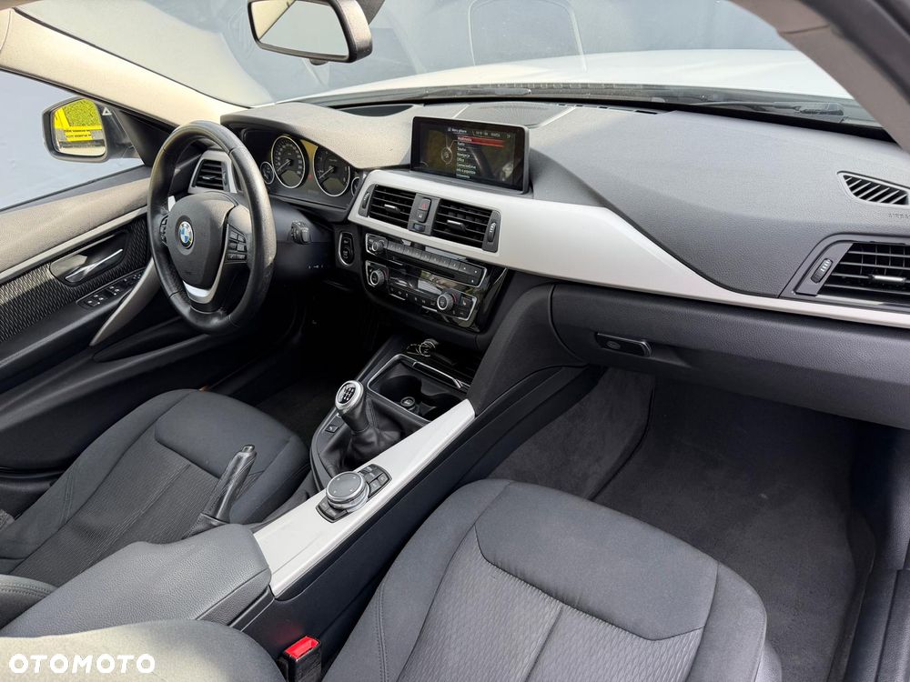 BMW Seria 3 318d Luxury Line - 22