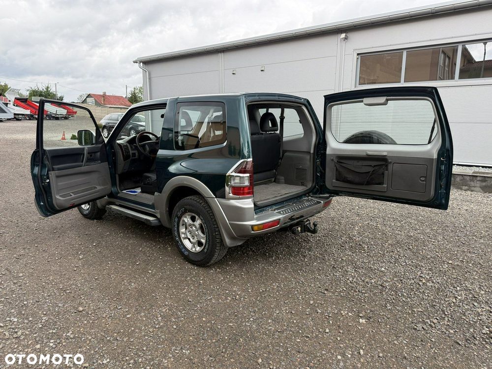 Mitsubishi Pajero - 21