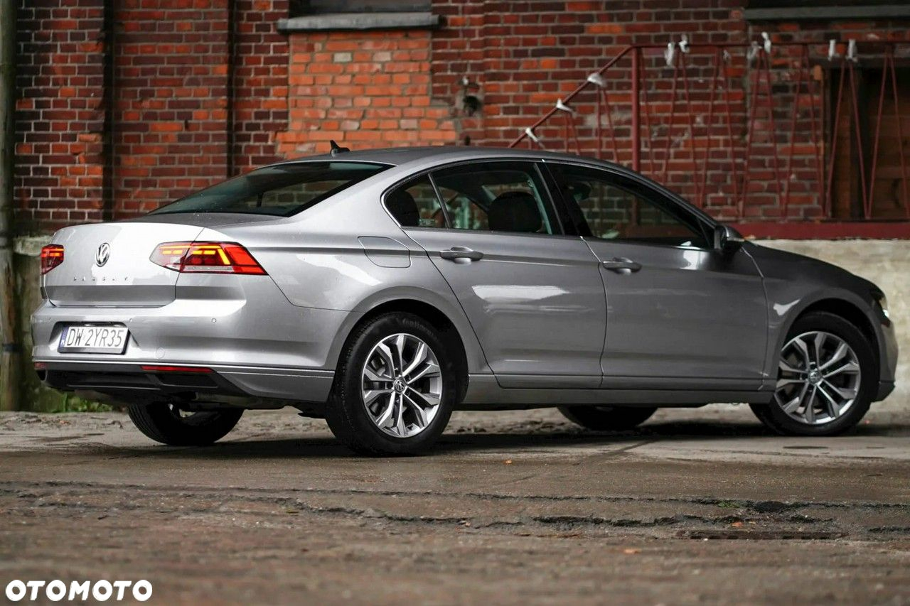 Volkswagen Passat - 18