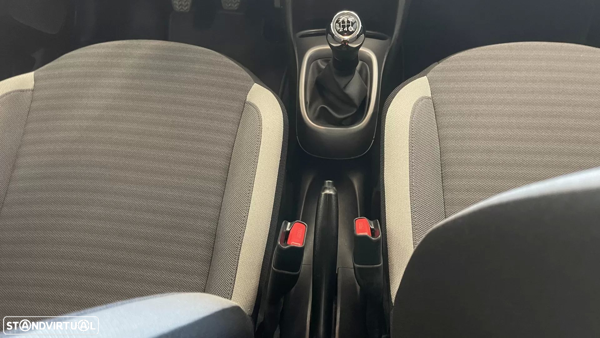 Toyota Aygo X Black&White - 32