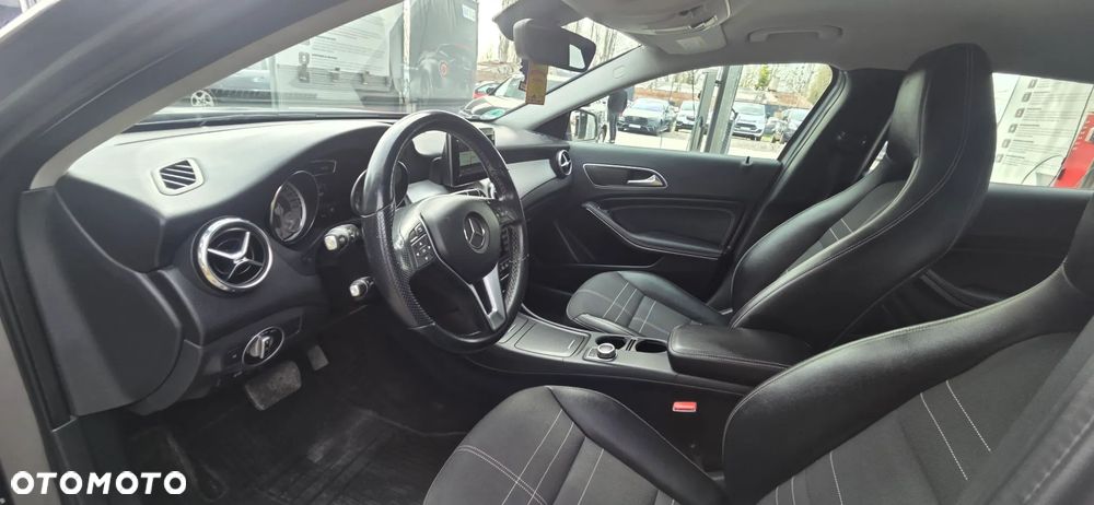 Mercedes-Benz GLA 250 7G-DCT StreetStyle - 29