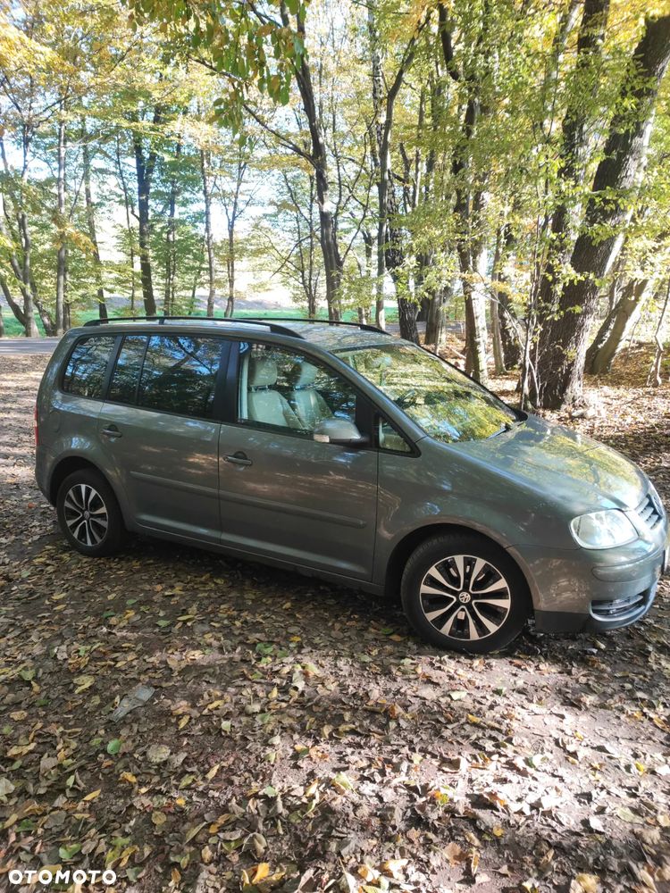 Volkswagen Touran 1.9 TDI DSG Highline - 2