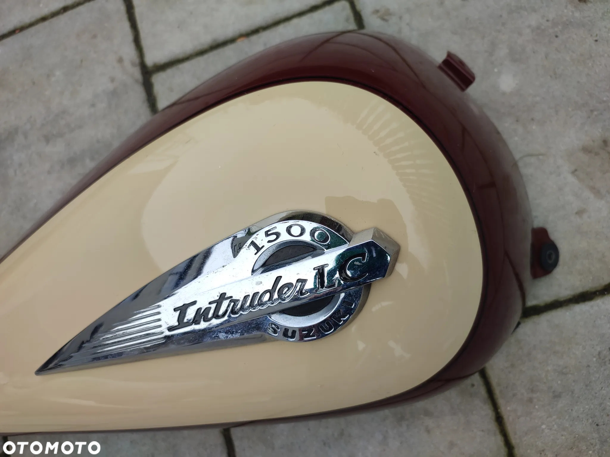 Nakładka na bak, osłona zbiornika paliwa, znaczek Suzuki Intruder 1500 LC - 13