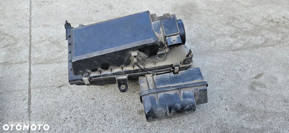 Obudowa filtra powietrza Volvo V40 I Lift 1,8 benzyna 2003r 30887040 - 2
