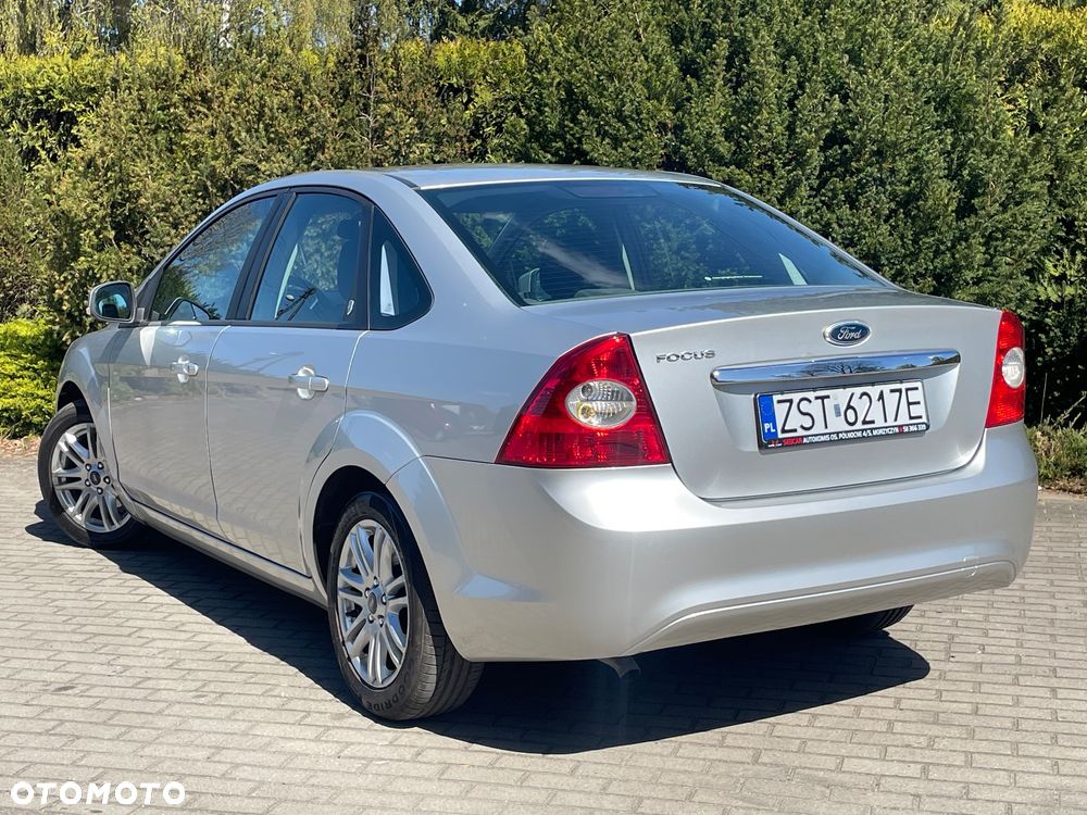 Ford Focus 1.6 Ghia - 35
