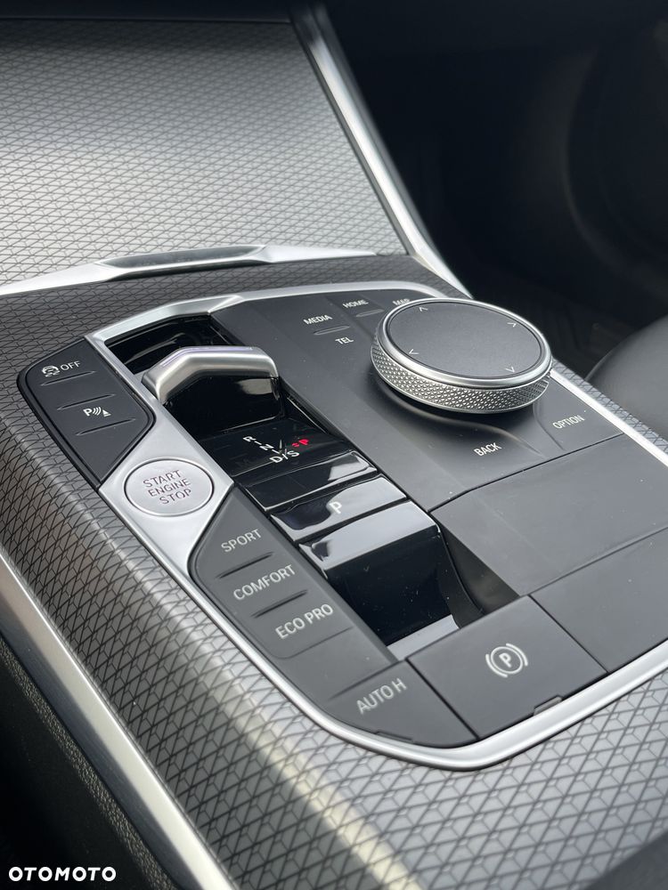 BMW Seria 3 320d xDrive - 13