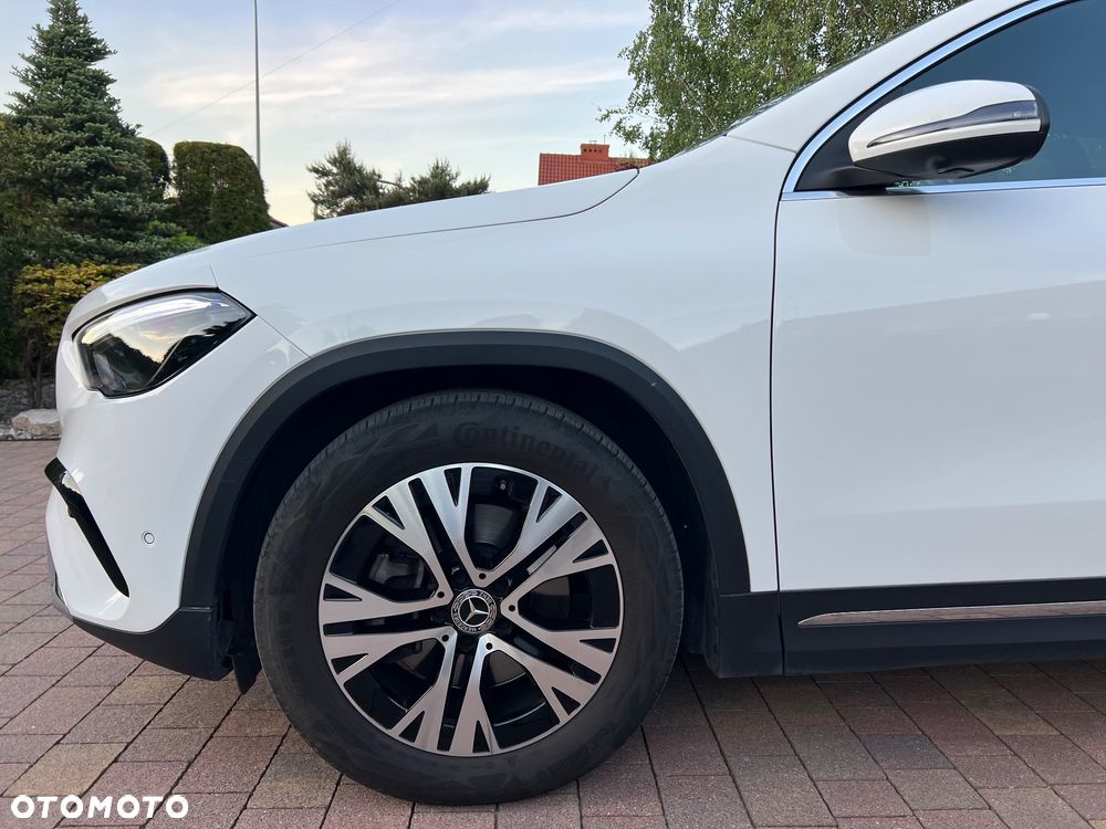 Mercedes-Benz GLA 220 d 4Matic 8G-DCT - 16