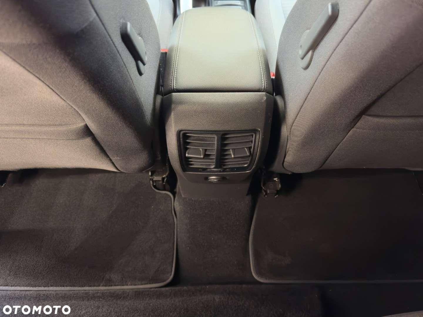Ford Grand C-MAX - 35