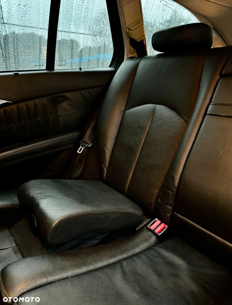 Mercedes-Benz Klasa E 500 4Matic Automatik Avantgarde - 19