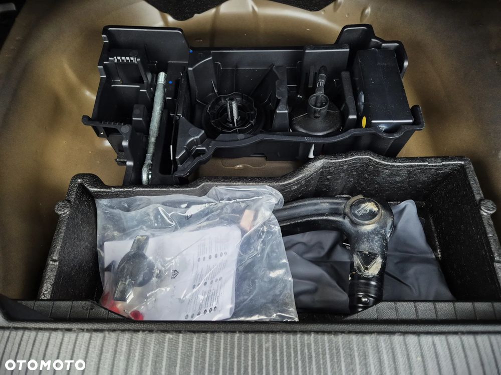 Peugeot 2008 BlueHDi 130 Allure S&S EAT8 - 38