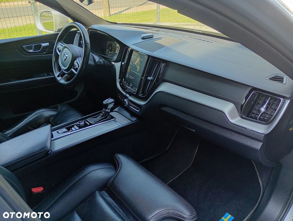 Volvo XC 60 D4 AWD R-Design - 19