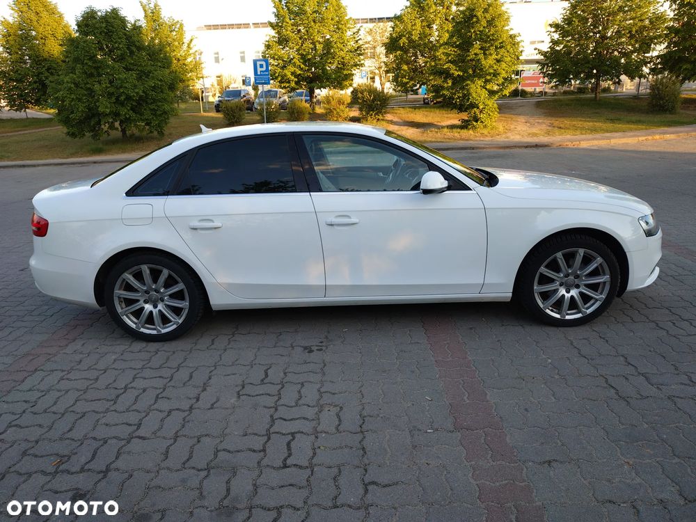 Audi A4 Limousine - 4