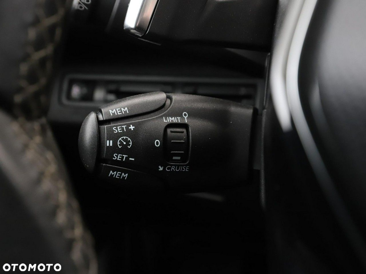 Peugeot 3008 1.2 PureTech Allure Pack S&S EAT8 - 34