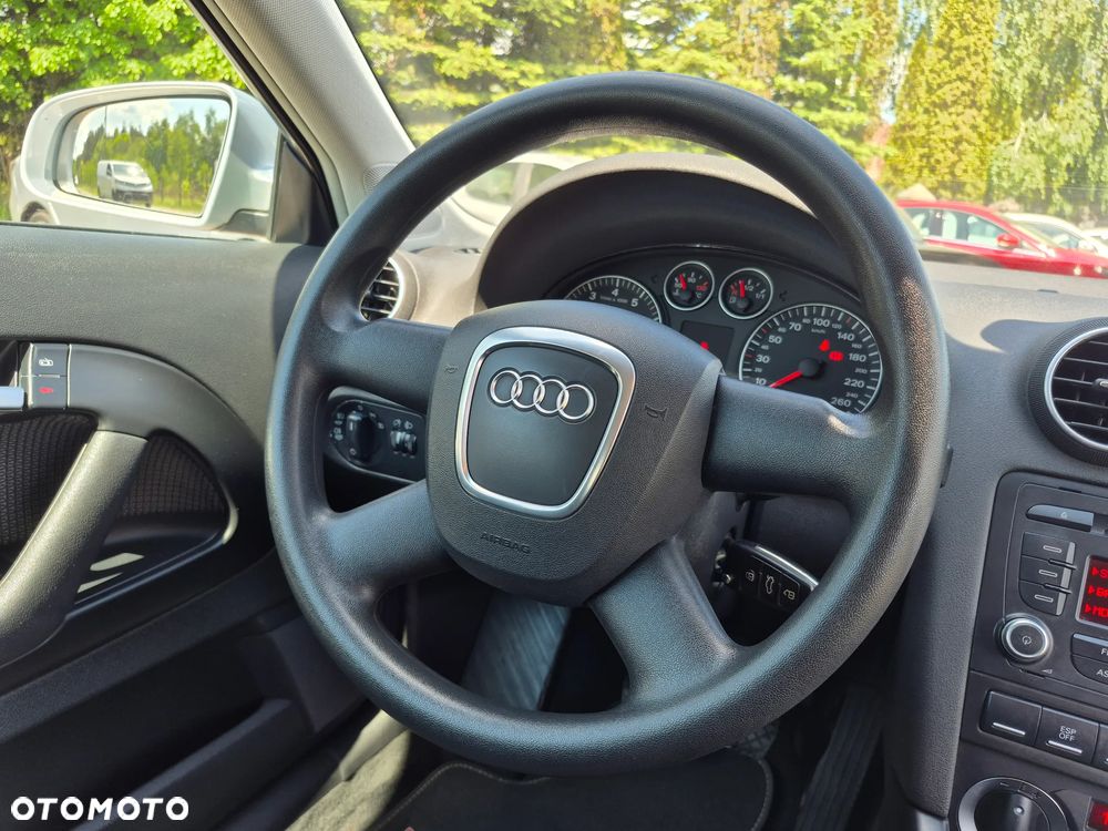 Audi A3 3-drzwiowe 1.6 S Line Sportpaket plus - 9