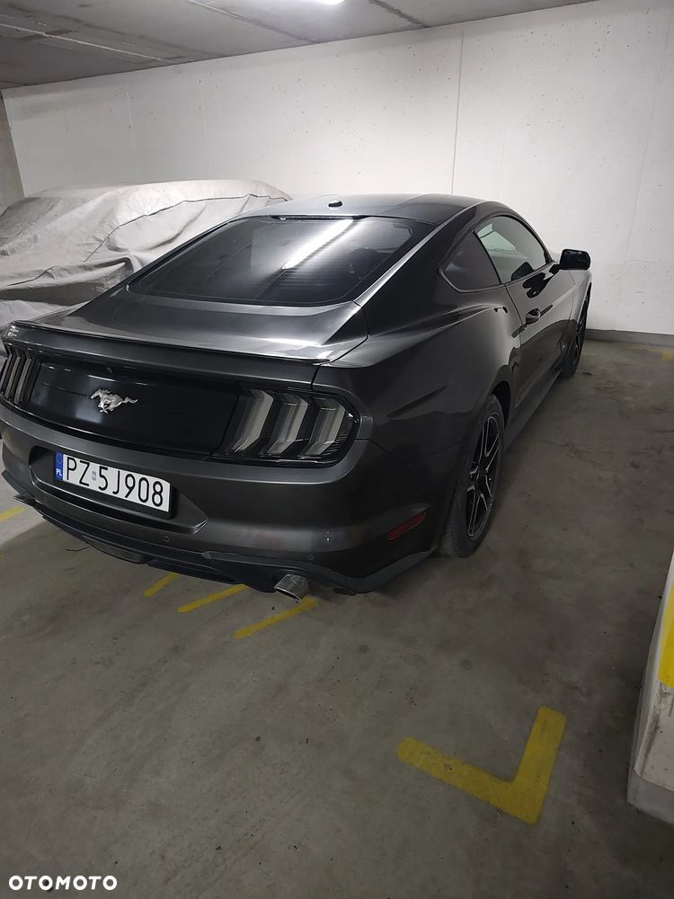 Ford Mustang - 4