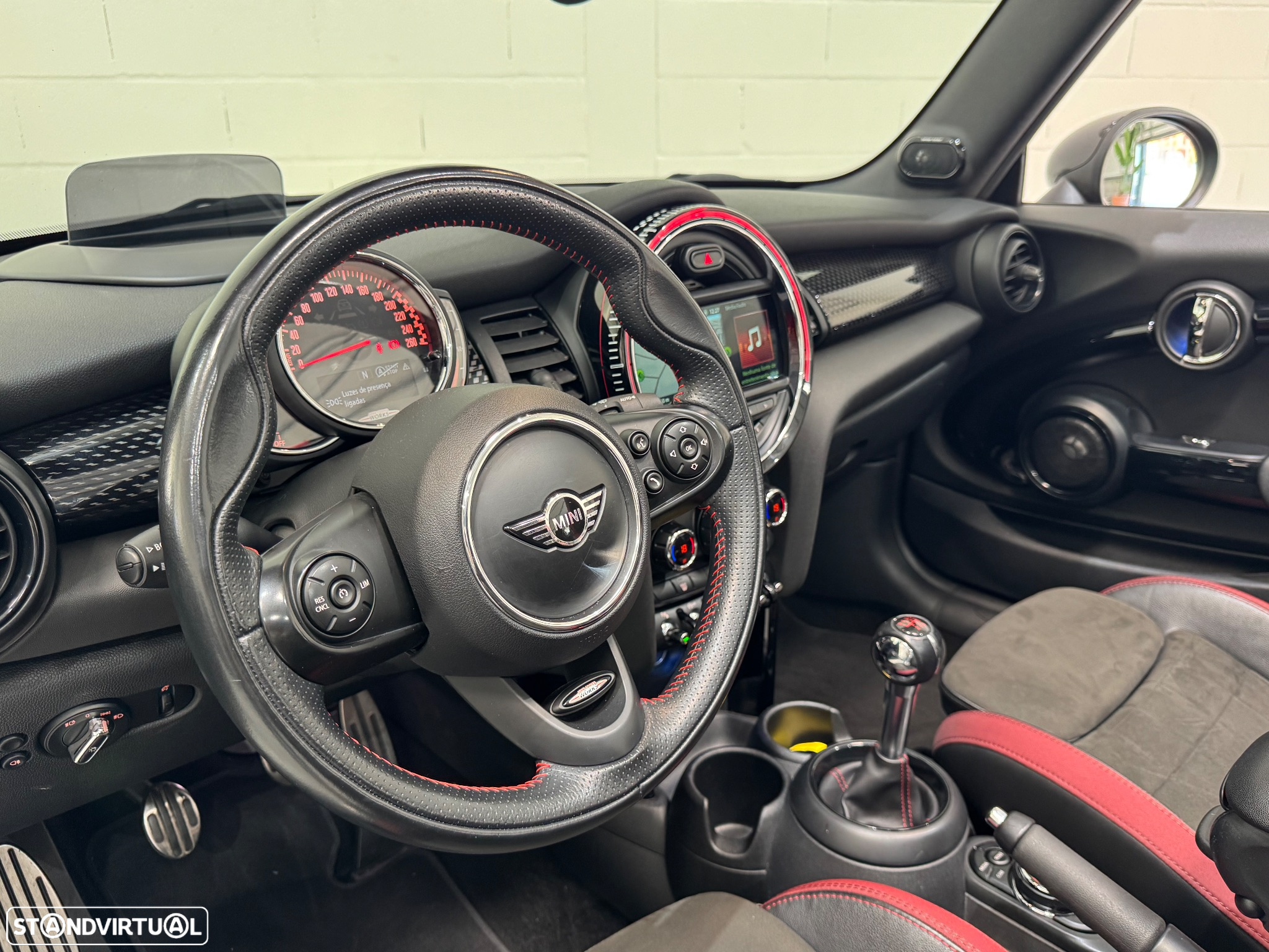 MINI Cabrio John Cooper Works - 35