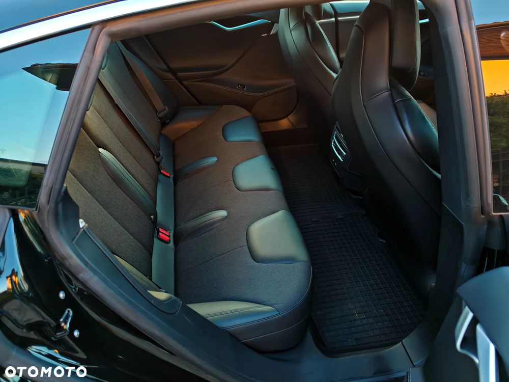 Tesla Model S - 30