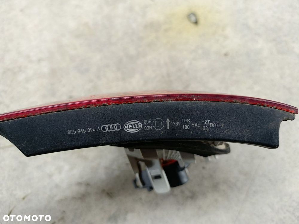 LAMPA TYLNA PRAWA W KLAPE AUDI A4 B7 8E5945094A HELLA SEDAN - 8