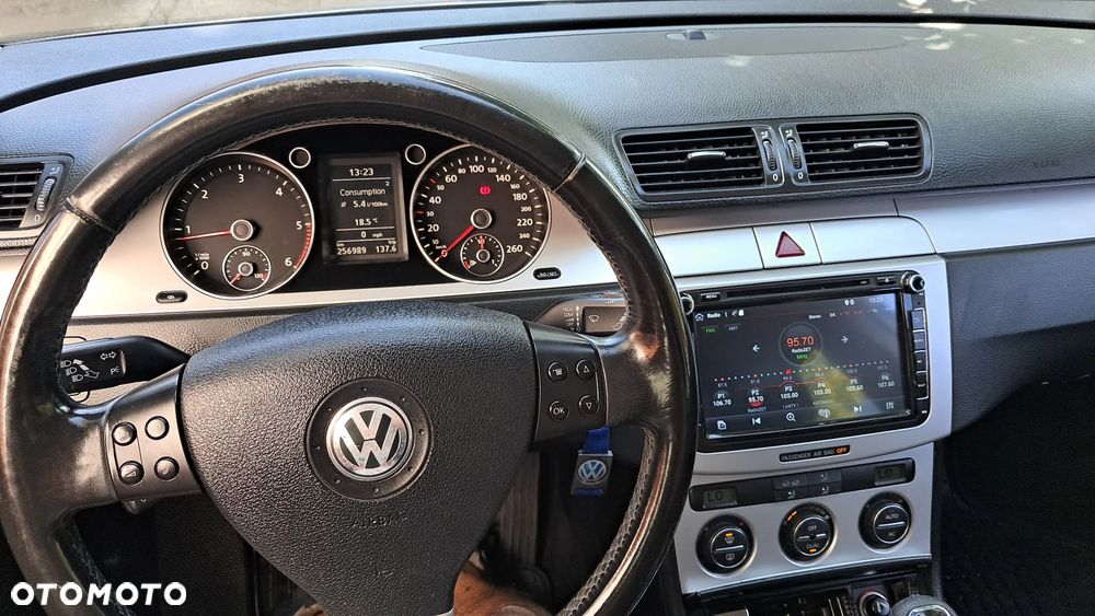 Volkswagen Passat 2.0 TDI DPF Comfortline - 12