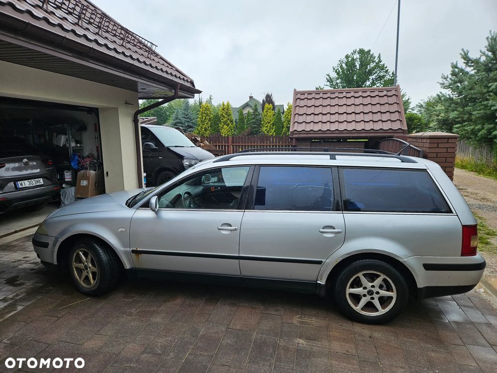 Volkswagen Passat 1.9 TDI Highline - 1