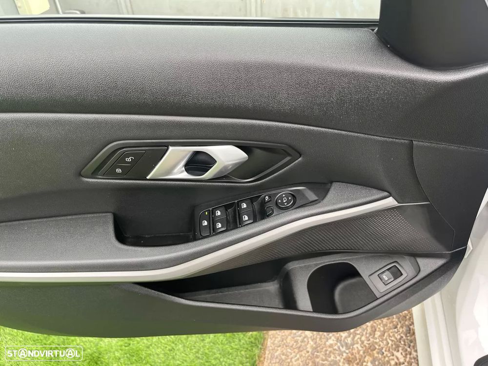 BMW 318 d Touring Aut. Sport Line - 24
