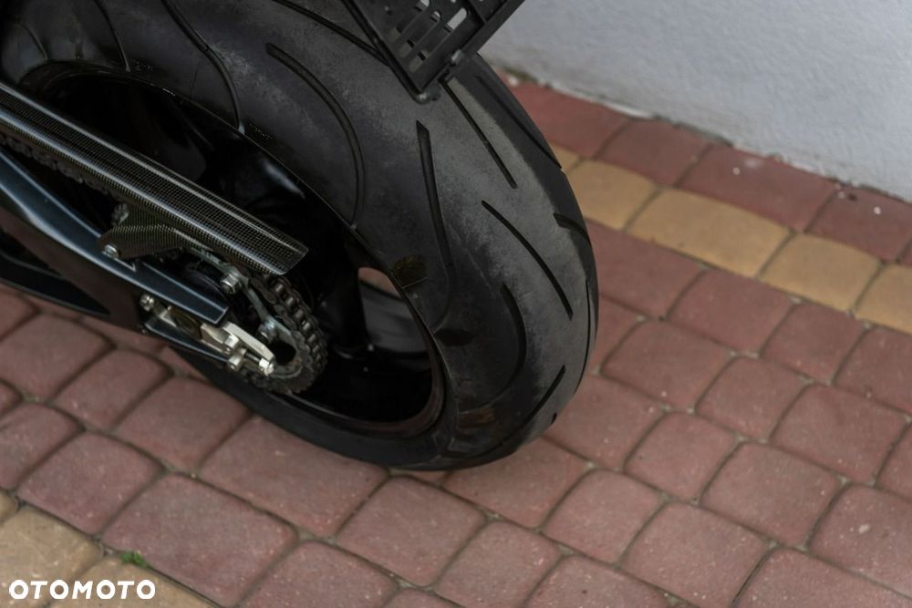 Yamaha R1 - 10