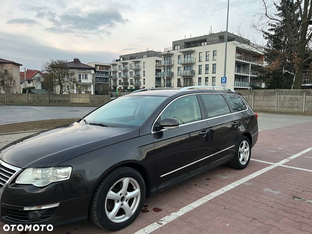 Volkswagen Passat - 1
